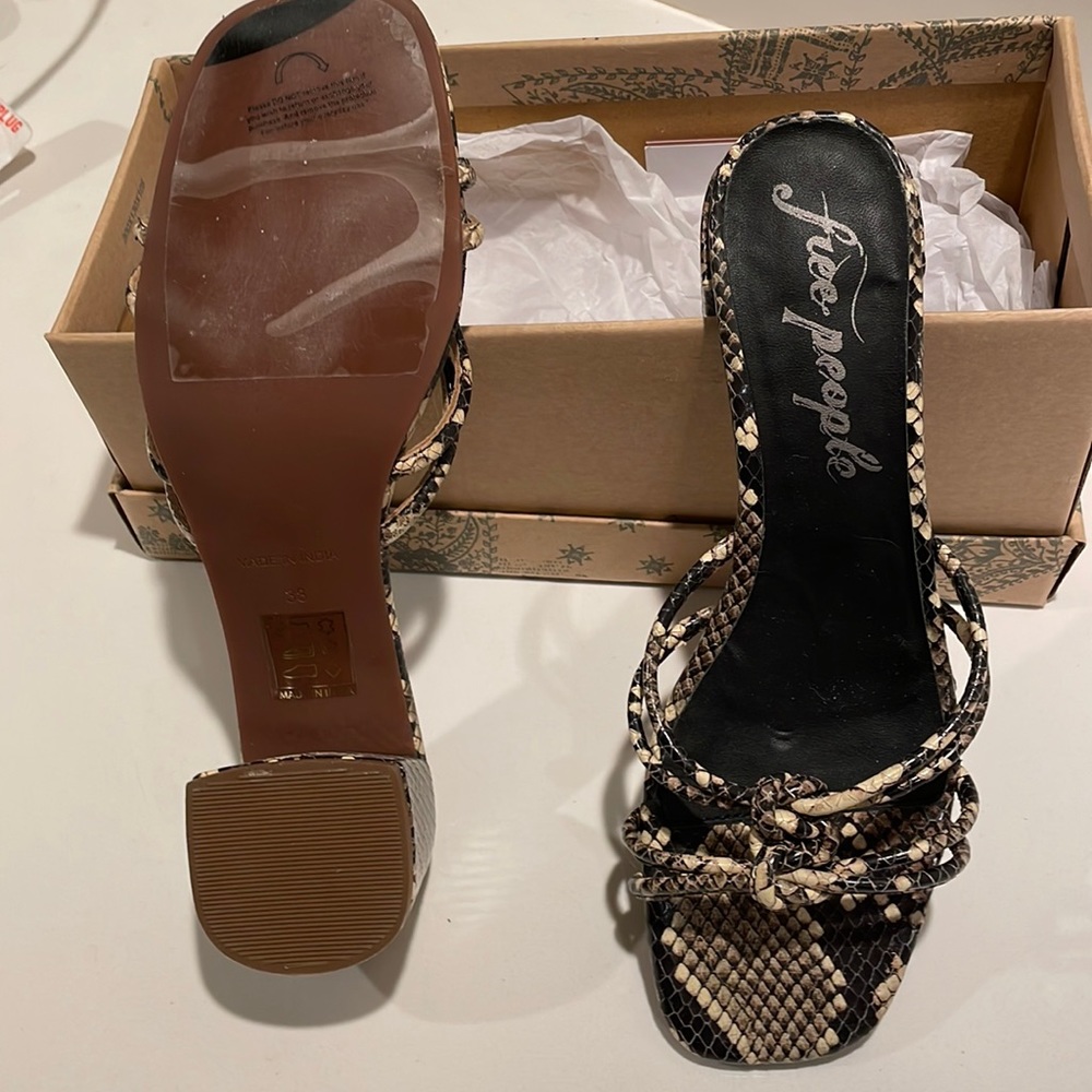 Free People Petra block heel Snake size 38( US 8)